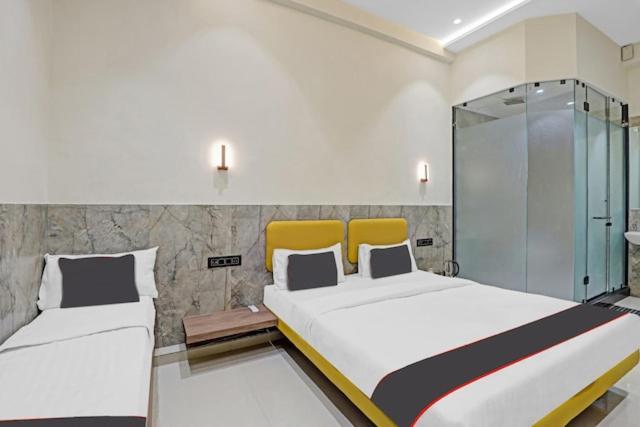 Hotel Gold Palace Inn 수라트 외부 사진