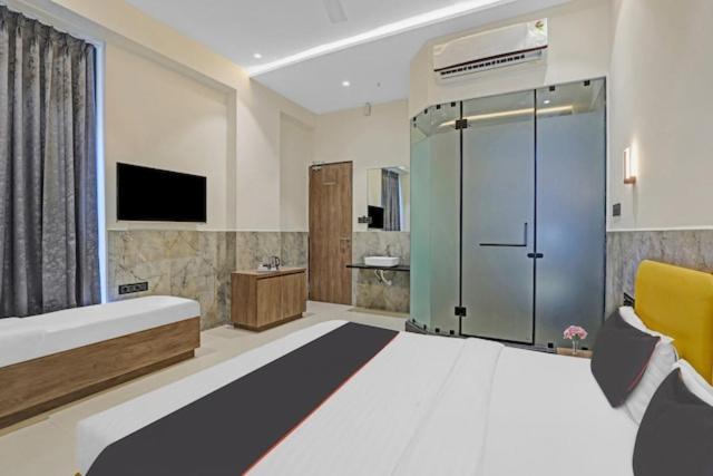 Hotel Gold Palace Inn 수라트 외부 사진