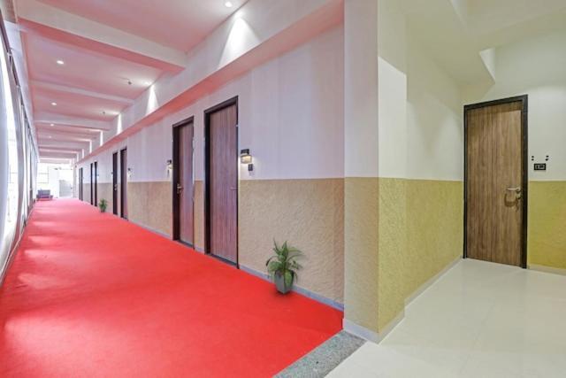 Hotel Gold Palace Inn 수라트 외부 사진