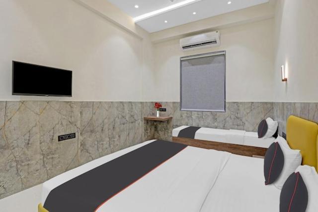Hotel Gold Palace Inn 수라트 외부 사진