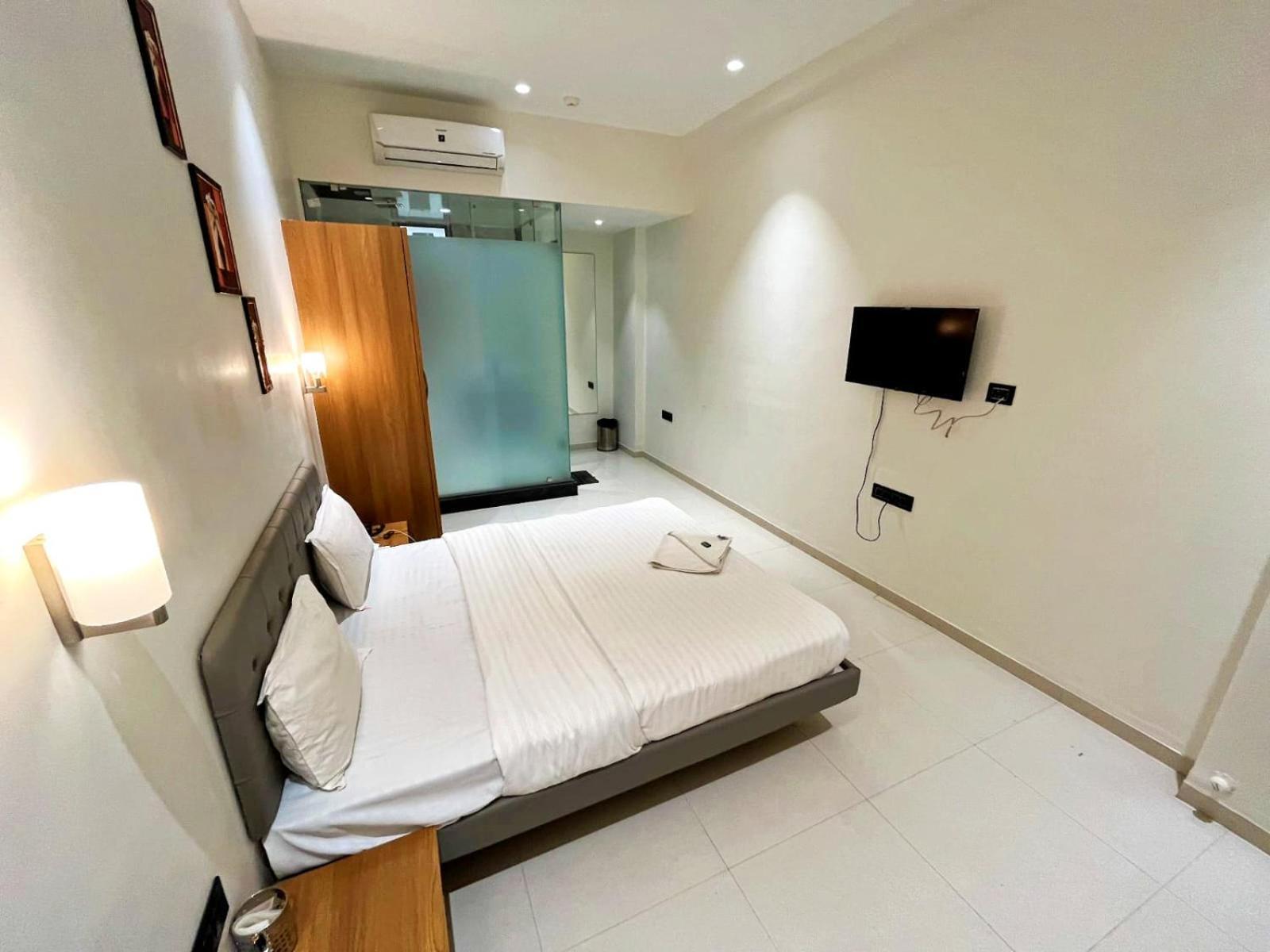 Hotel Gold Palace Inn 수라트 외부 사진