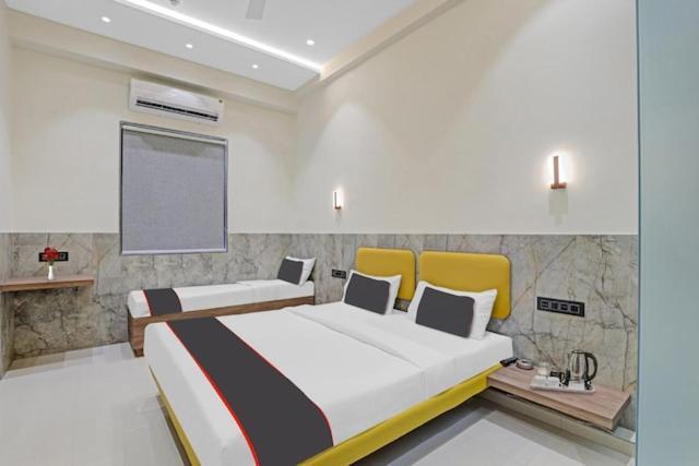 Hotel Gold Palace Inn 수라트 외부 사진