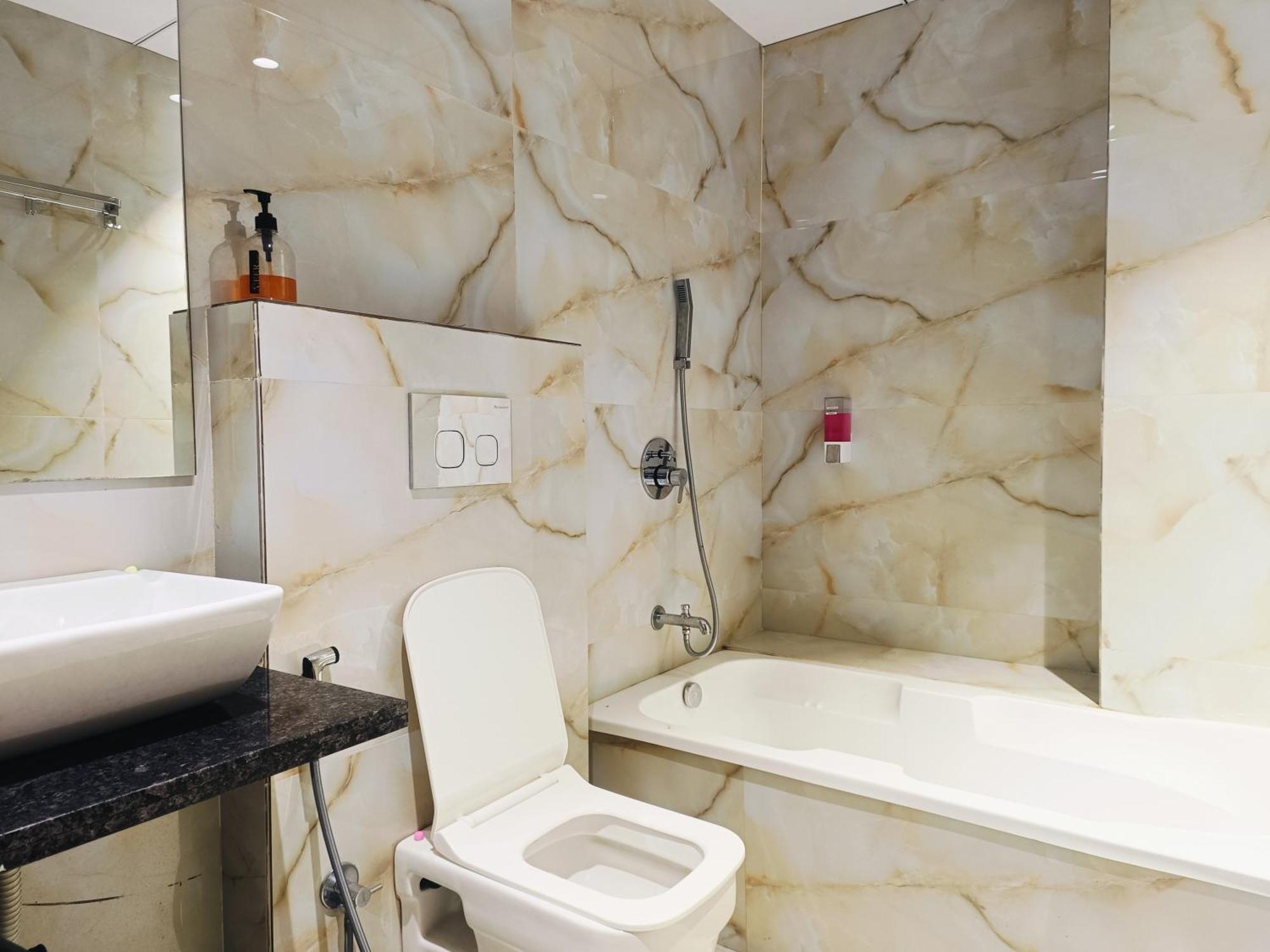 Hotel Gold Palace Inn 수라트 외부 사진