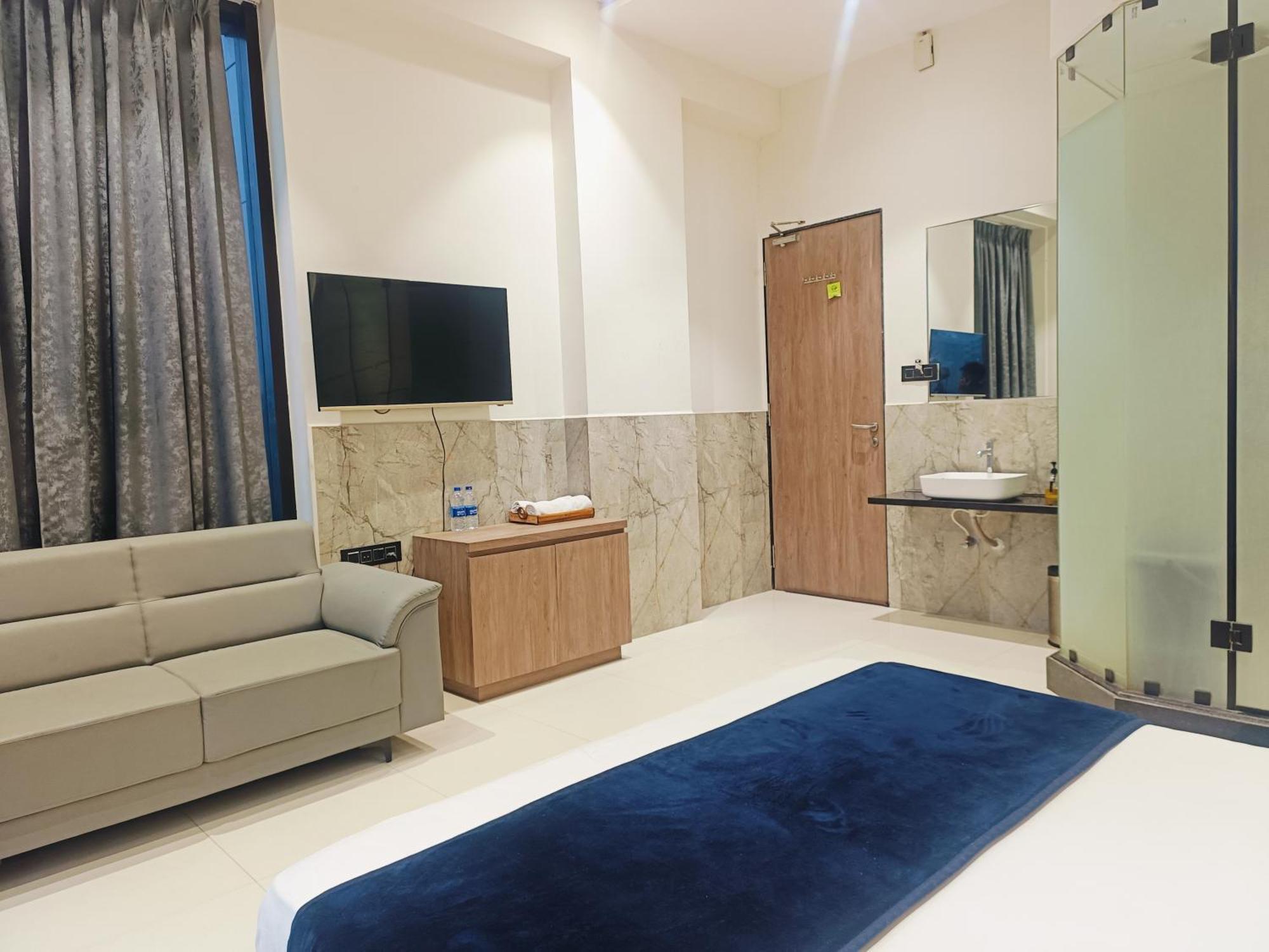 Hotel Gold Palace Inn 수라트 외부 사진