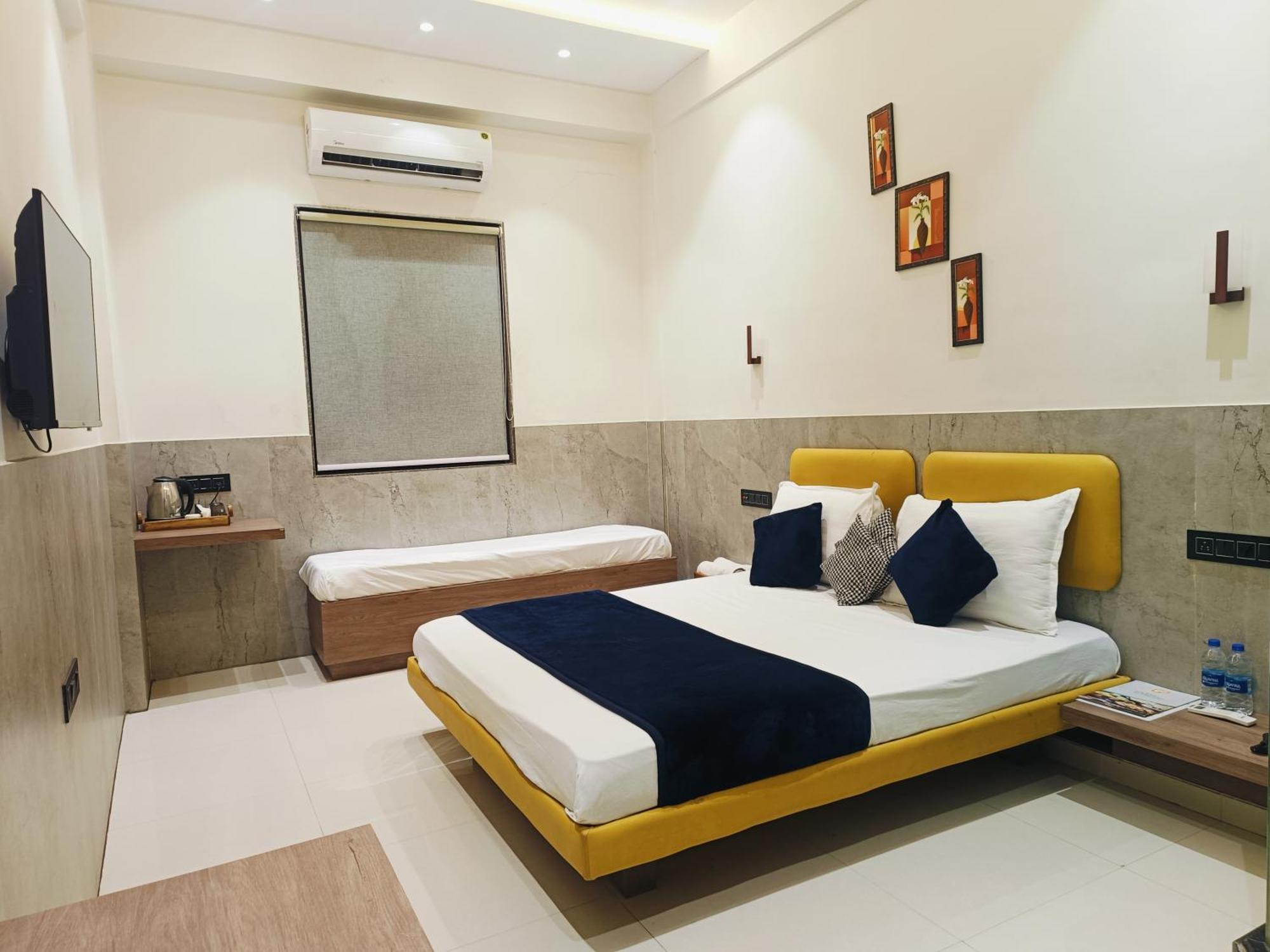 Hotel Gold Palace Inn 수라트 외부 사진