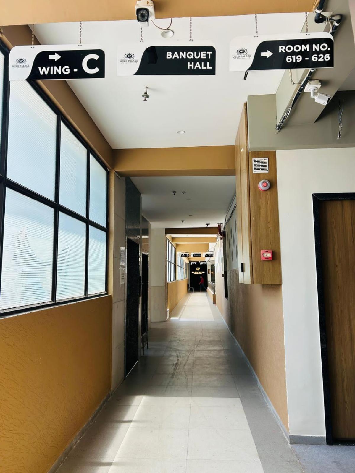 Hotel Gold Palace Inn 수라트 외부 사진